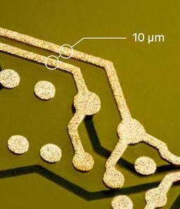 Detail of rigid SAP-PCB with 10 micrometers lines and spaces. Name: Detail-rigid-PCB-SAP